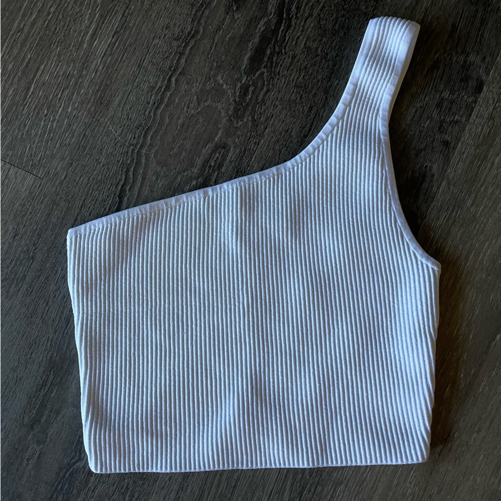 Aritzia babaton sculpt knit one-shoulder cropped tank